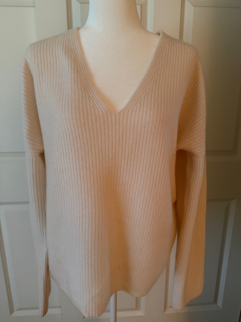 La Ligne Cashmere Cream V-Neck Ribbed Sweater